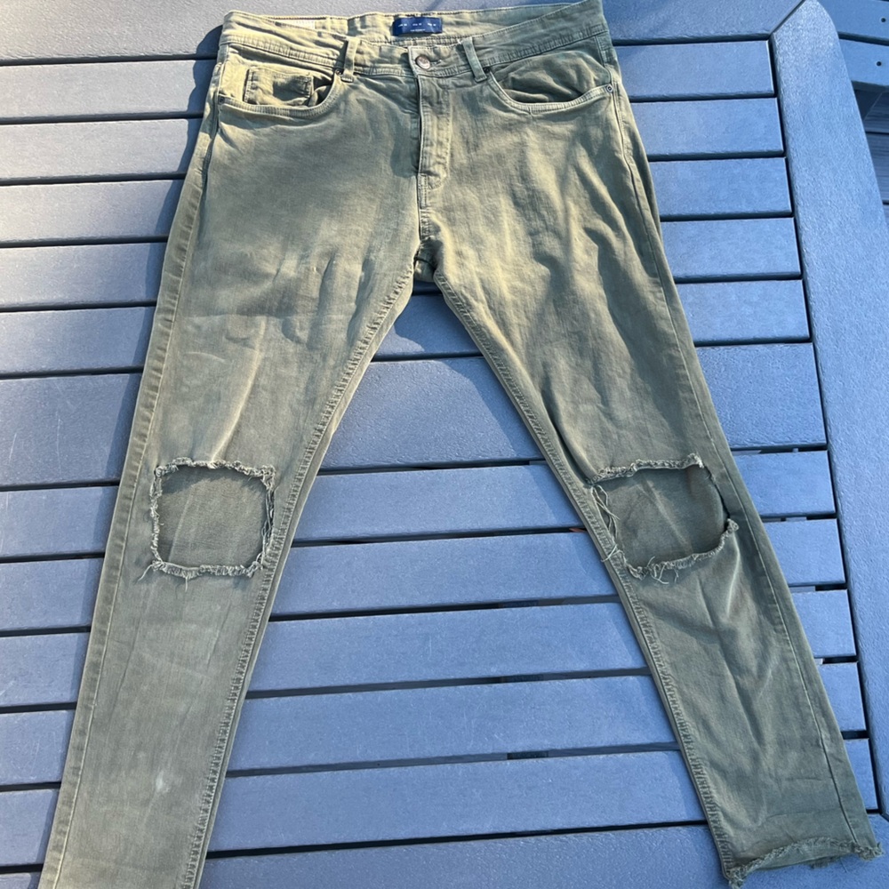 Olive; Bull Denim; Ripped Style Skinny Jeans; Minor/No Visible Wear; 32in